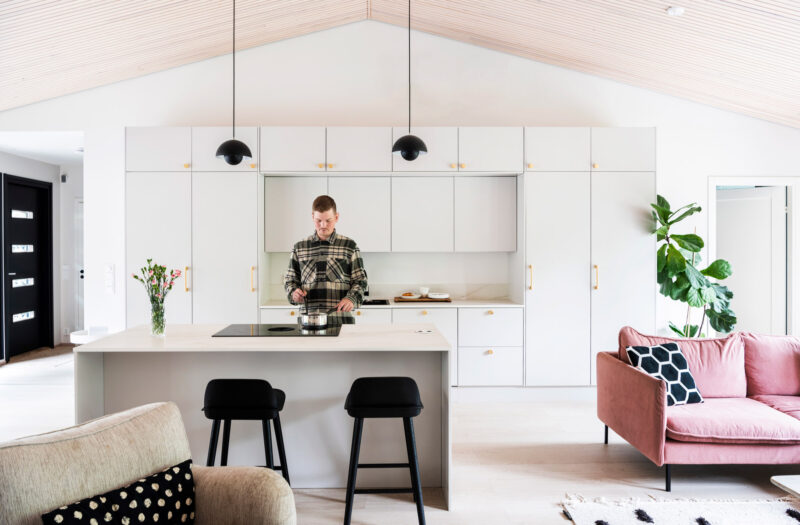 KALUSTEALANAMMATTILAISEN LATO